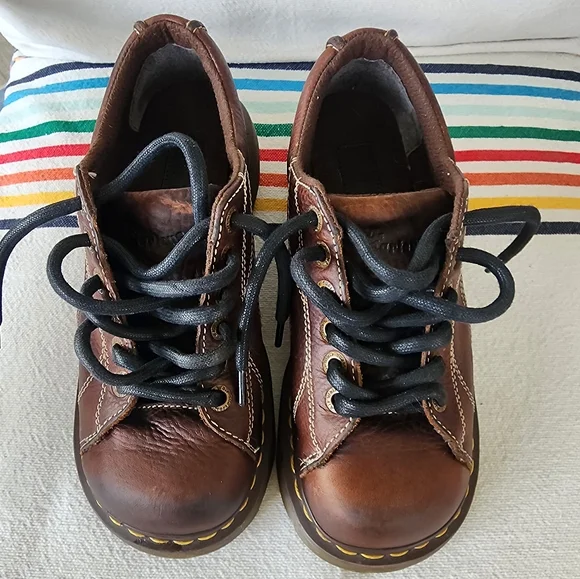 Dr. Martens Daisy #12283 Shoes - Picture 4 of 9